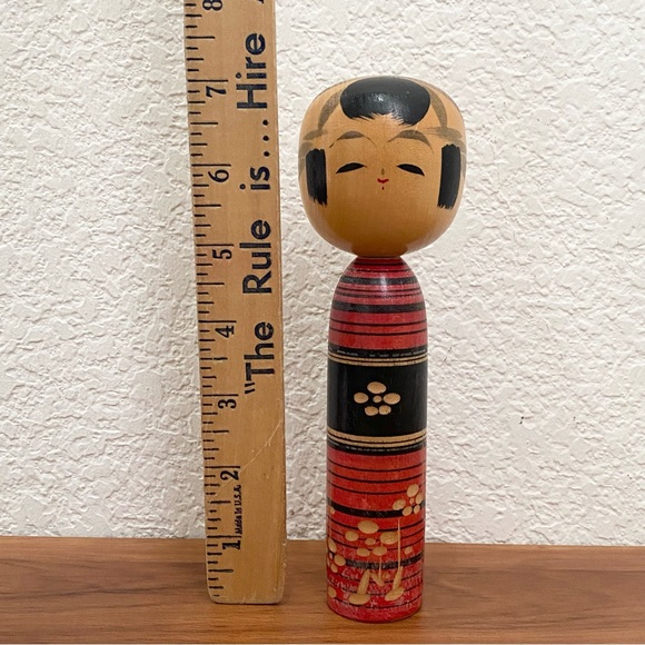 Vintage Japanese Plum Kokeshi 7” Wooden Doll - Picture 5 of 11